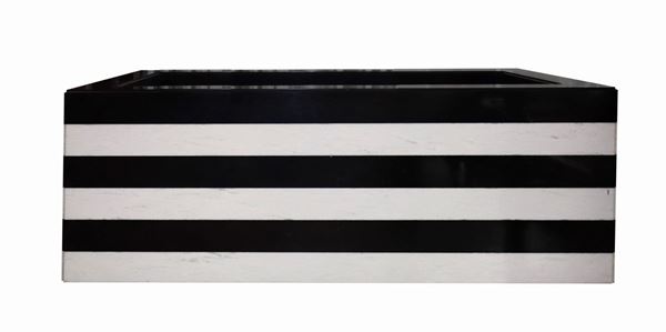 Elegant rectangular planter, Italian production in the style of Marcello Morandini