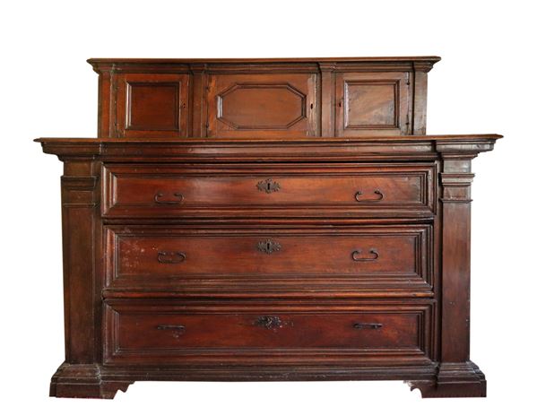 Mobile da sagrestia in legno di noce