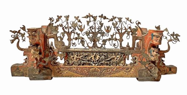 Fragment of handcart, molten wing. In polychrome wood carved cherubs, gargoyles and wrought iron at the forge in the Baroque style with paladins heads with helmet and acanthus leaves, Author Fratelli D'Agata, Aci Saintt'Antonio Catania, Sicily, early twentieth century. H Cm 40 x100