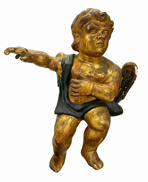 Angel in gilded and lacquered wooden, seventeenth century. H 55 cm, present deficiencies.