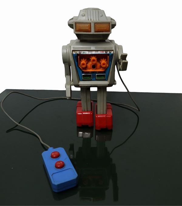 Robot in plastica e latta