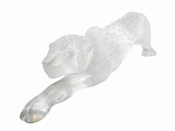 Lalique, scultura in vetro trasparente raffigurante pantera, con superficie  acidata, anni '80. Firma incisa.