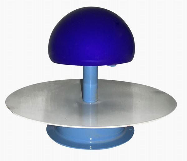 Vistosi, Attribuibile a Michele Delucchi stile Memphis. Anni &lsquo 80. Coppia di Appliques in metallo laccato e diffusori in vetro incamiciato, nei ... 