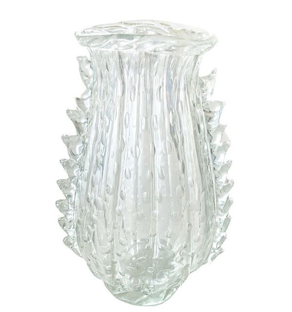 Produzione Barovier e Toso, Murano. Vaso in vetro trasparente. Anni â€™40,con superficie iridata, corpo globulare con lavorazione a costolature e ... 