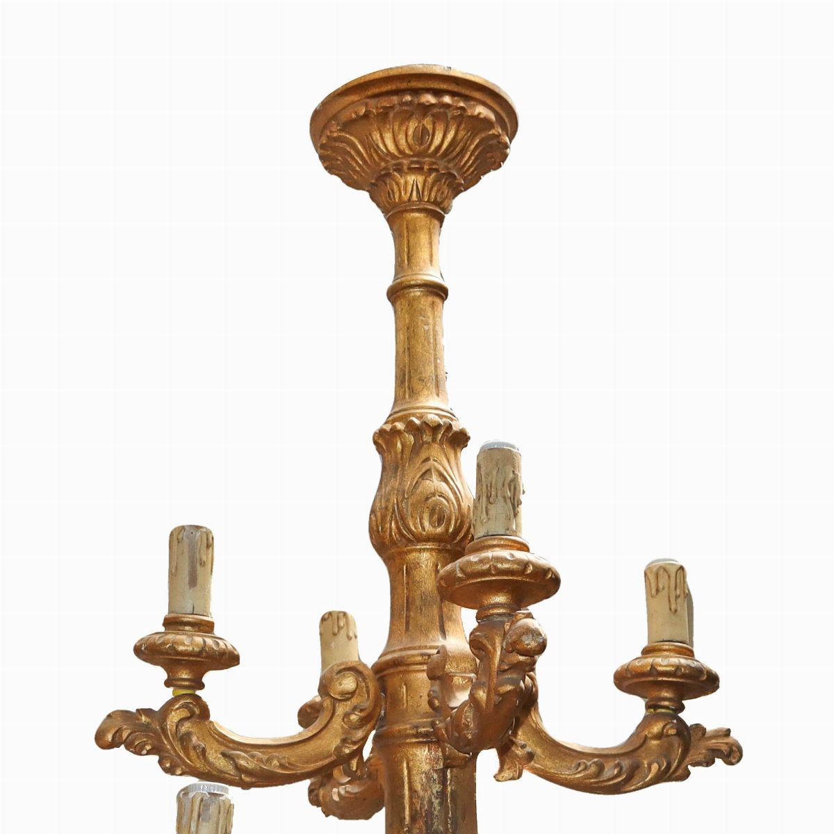 Grande lampadario in legno dorato