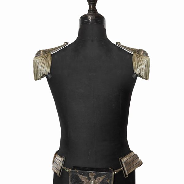 Antique pair of shoulder pads with officer's pouch in silver