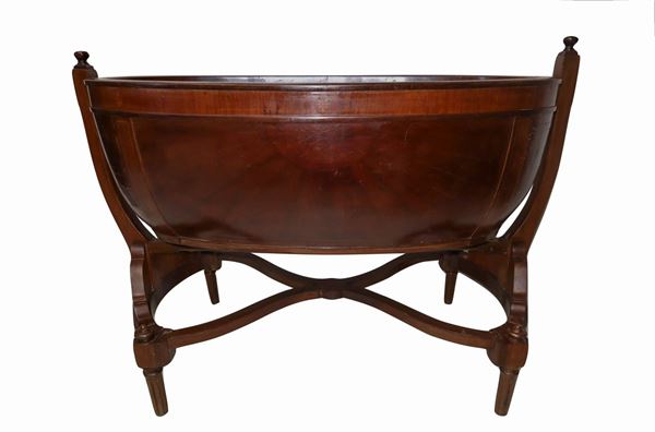 Cradle in mahogany wood