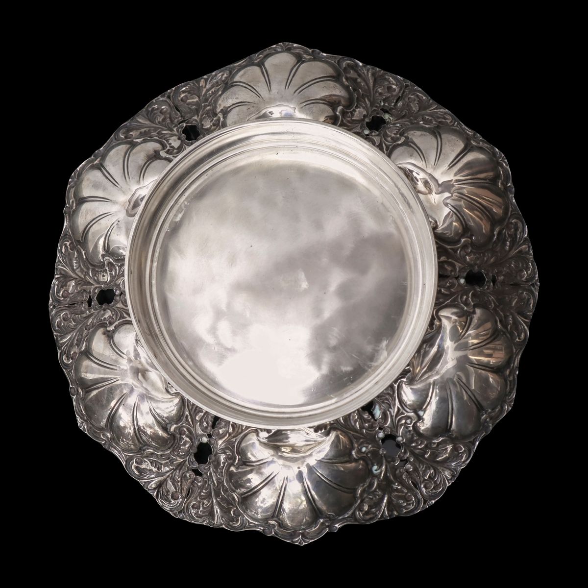 Porta Dolci in Argento Sbalzato e Bulinato