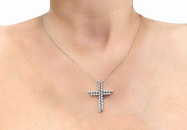 White gold necklace with double track cross