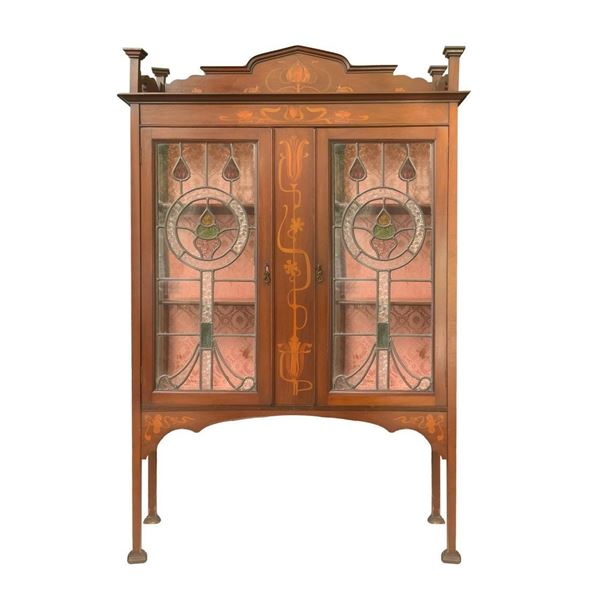 Low Liberty showcase cabinet, early 20th century with polychrome gloomed glass doors. Early 20th century, h 168x100x35.
H 168x100x35.