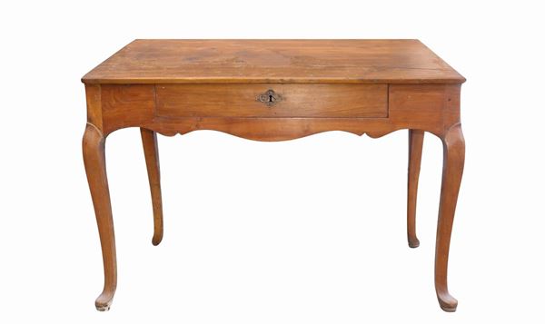 Desk in walnut wood