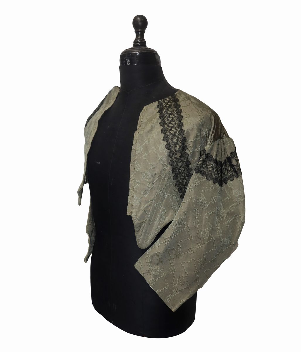Casacca da donna in seta ricamata, XIX secolo