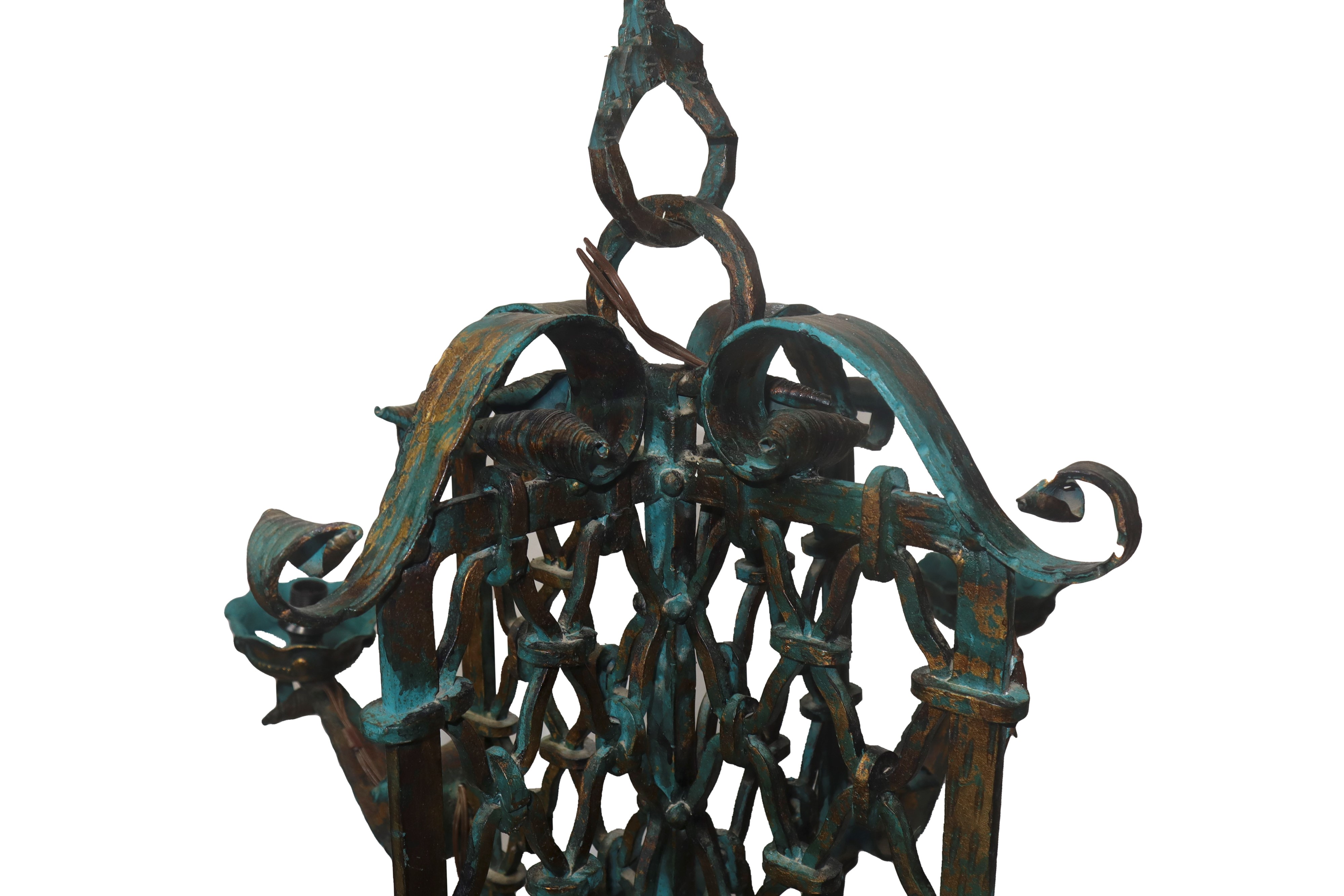 Lampadario in ferro battuto