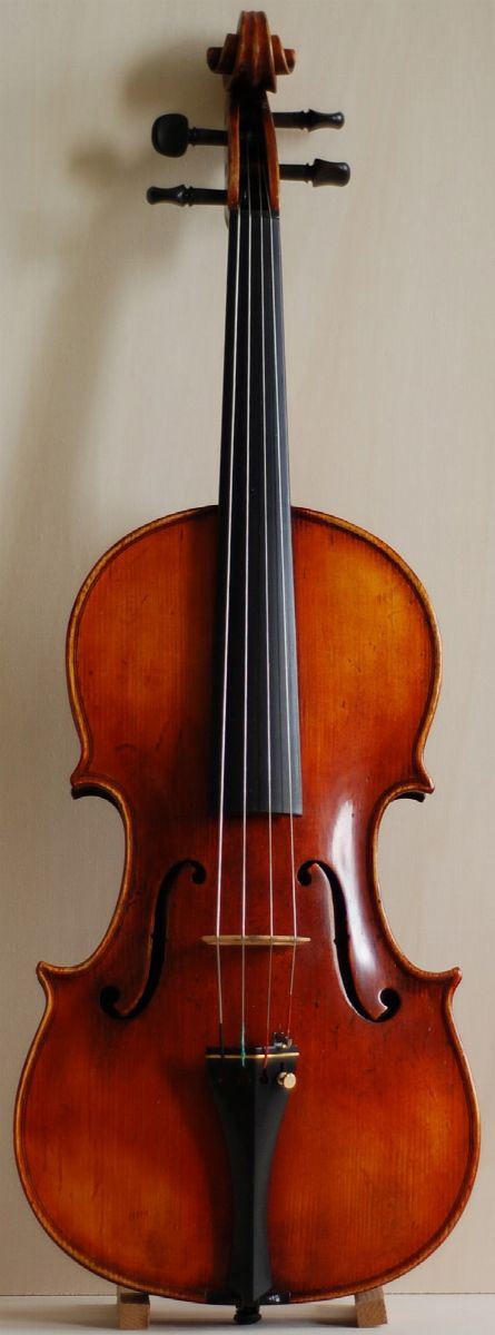 Etichetta: ''Pietro Messori Modena fatto l'anno 1927'' - Viola 4\4 