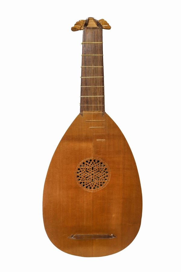 Renaissance lute made by the great Scottish luthier R. F. Robertson in 1974