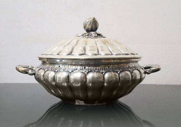Tureen with handles in 800 silver