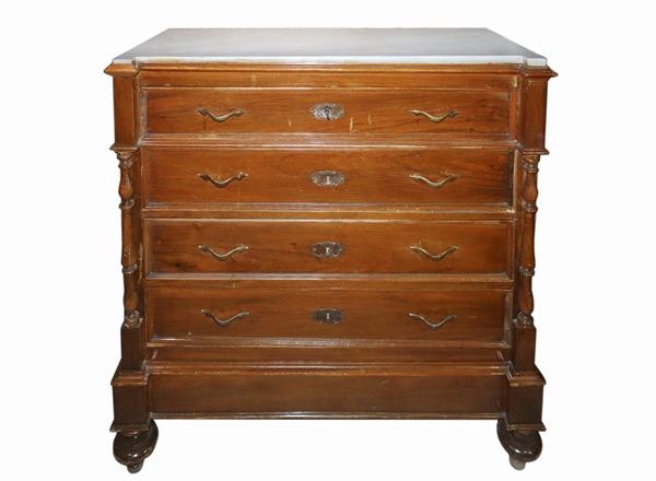 Chest of drawers in mahogany wood