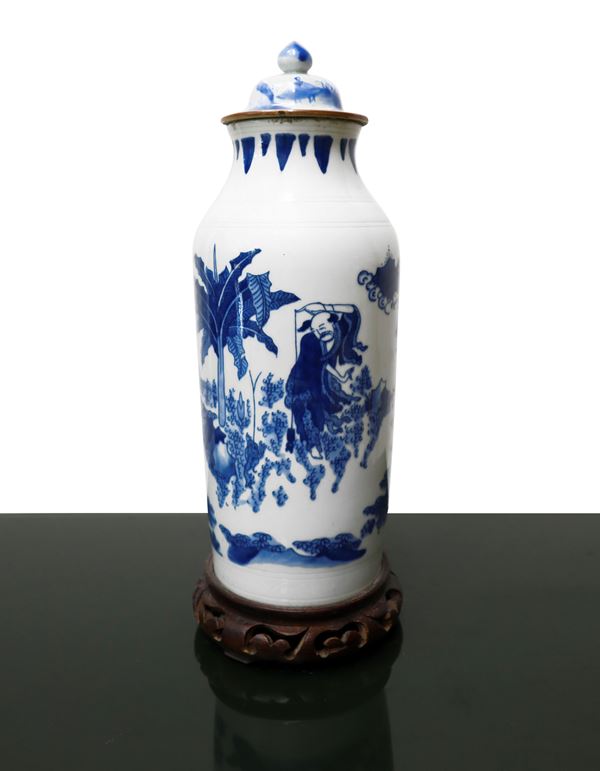 Poutiche in shades of blue
