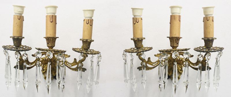 Coppia di Applique in Metallo Dorato a Tre Luci
