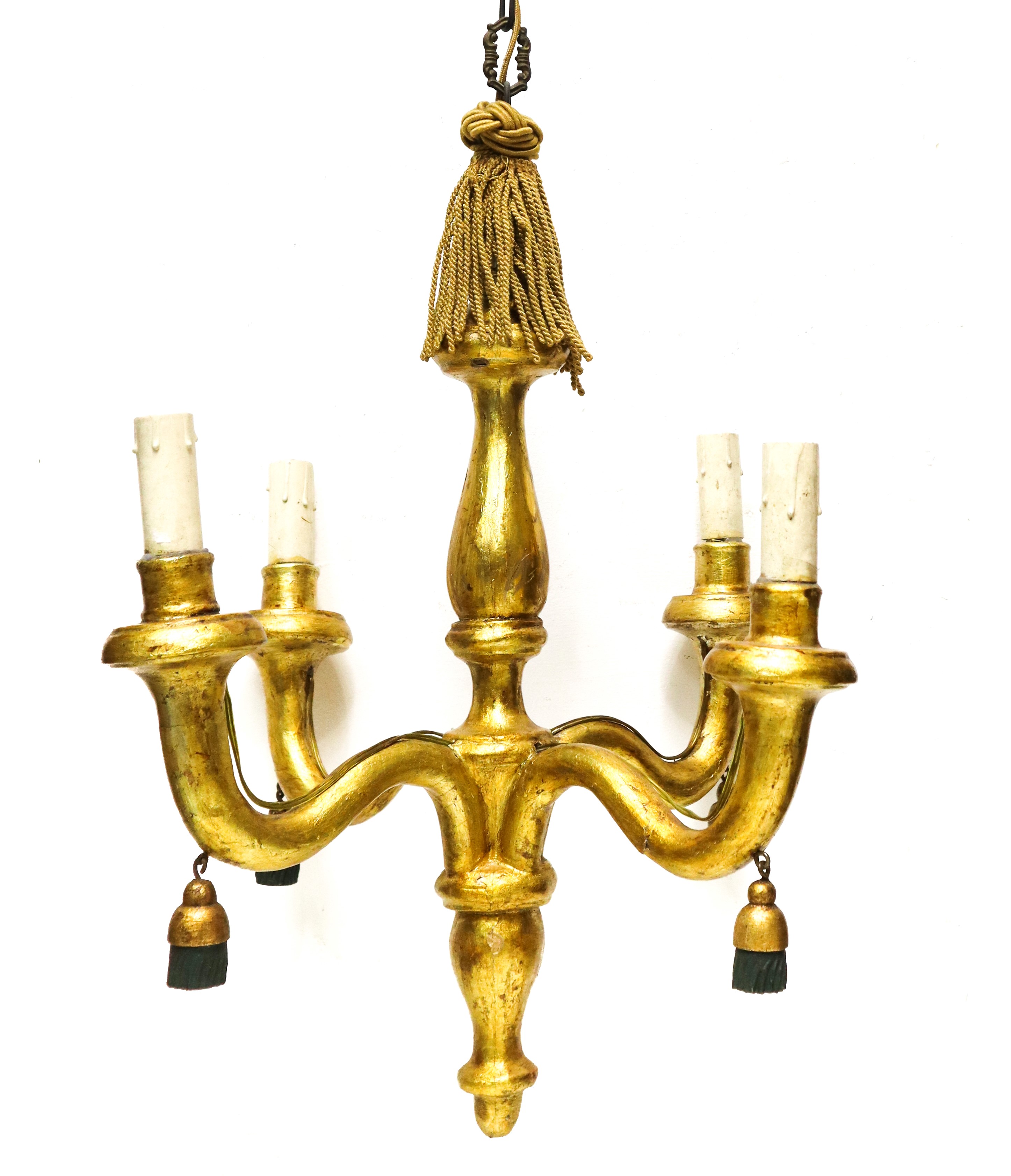 Antico lampadario in legno dorato a foglia