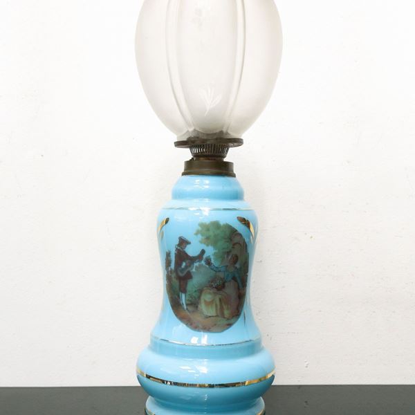 Lume a petrolio in opalina azzurra