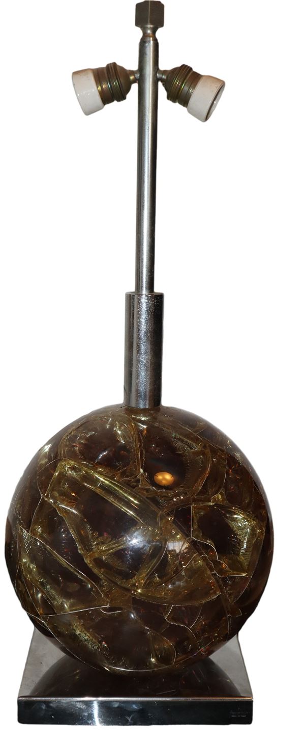 Romeo Rega - Lampada con struttura in metallo cromato e corpo a guida di sfera in plexiglass