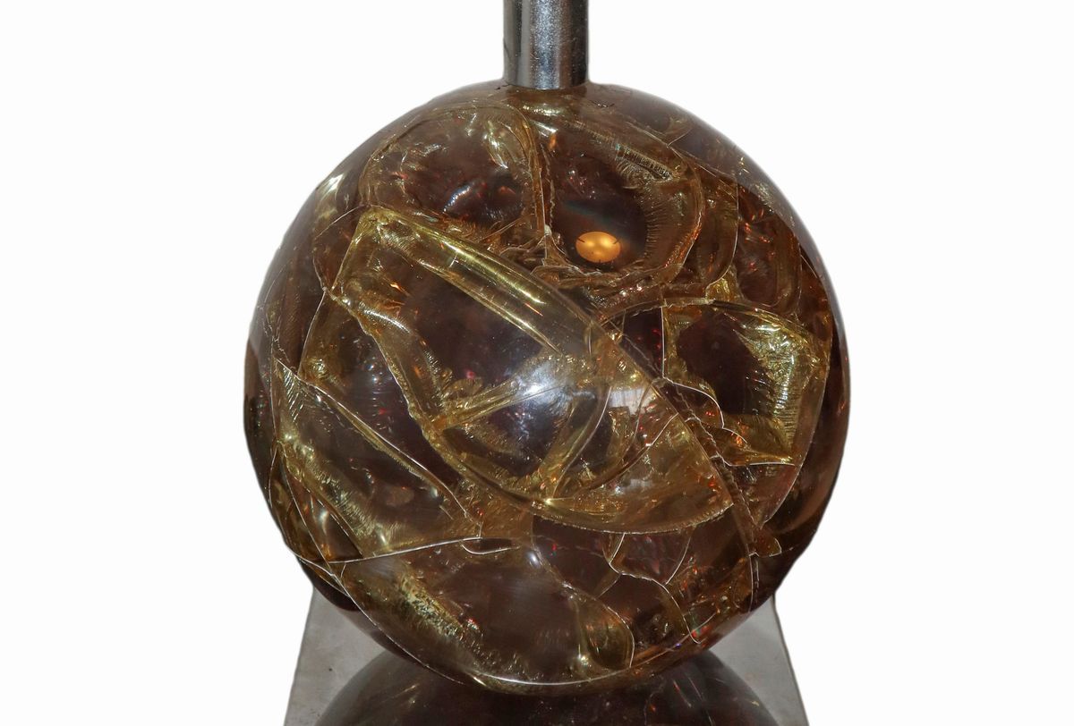 Romeo Rega - Lampada con Struttura in Metallo Cromato e Corpo a Guida di Sfera in Plexiglass