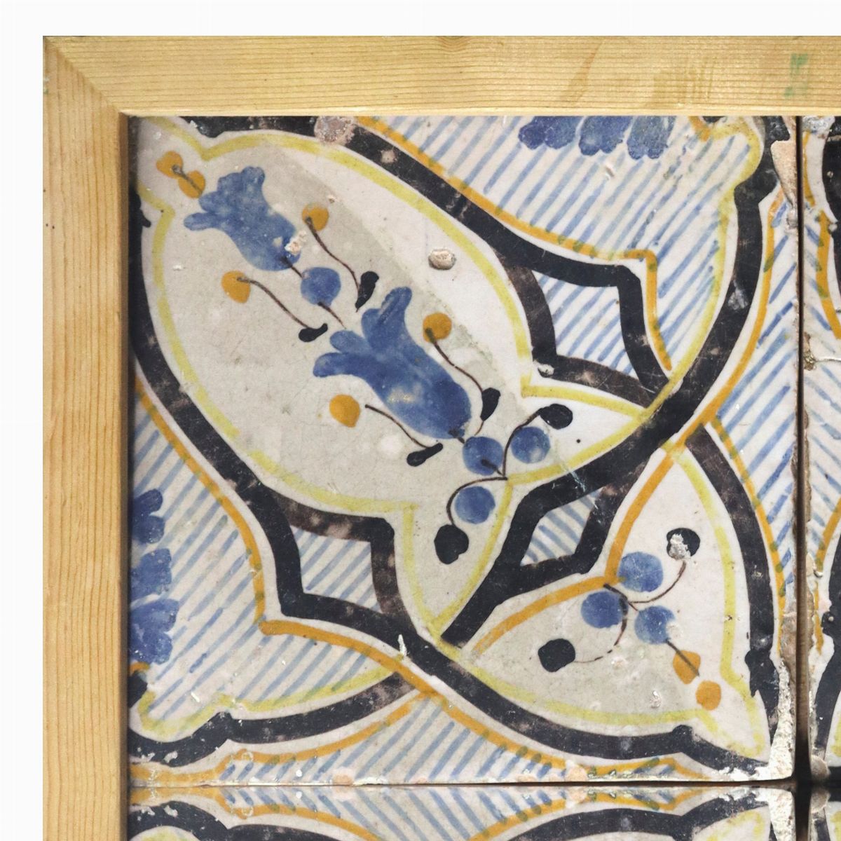 Composizione di N.4 maioliche in ceramica