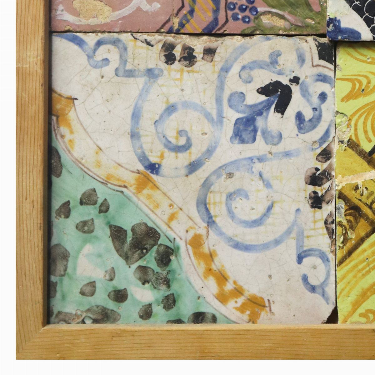 Composizione di N.4 maioliche in ceramica