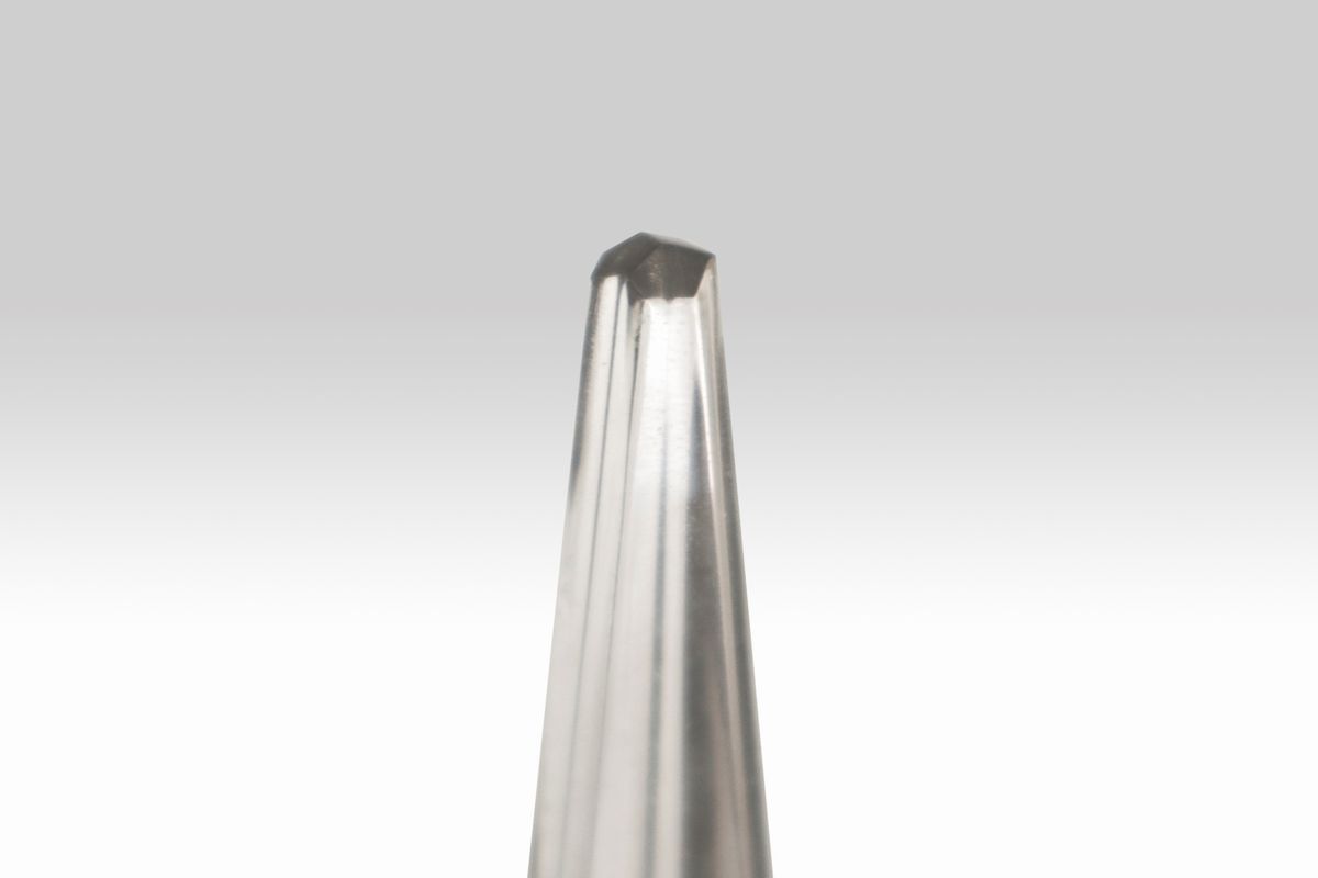 Baccarat - Obelisco Piramidale in Cristallo con Base Triangolare