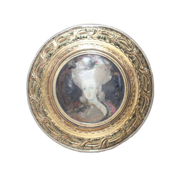 Scatola rotonda con miniatura centrale di Maria Antonietta