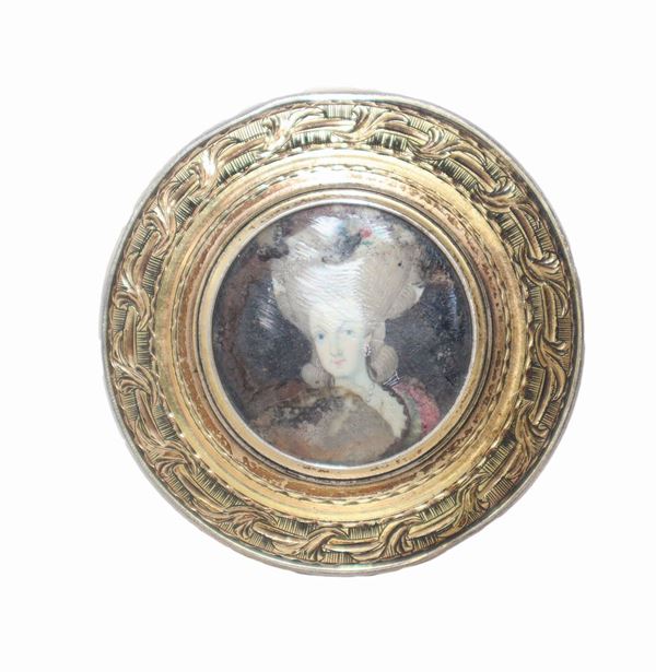 Scatola rotonda con miniatura centrale di Maria Antonietta