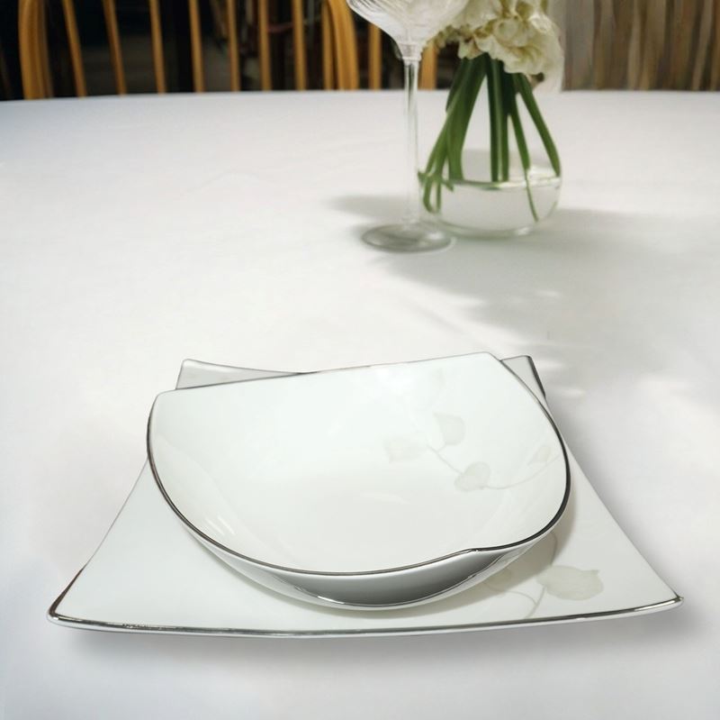 Servizio di piatti in porcellana per 11 persone, mod .Silver Melody