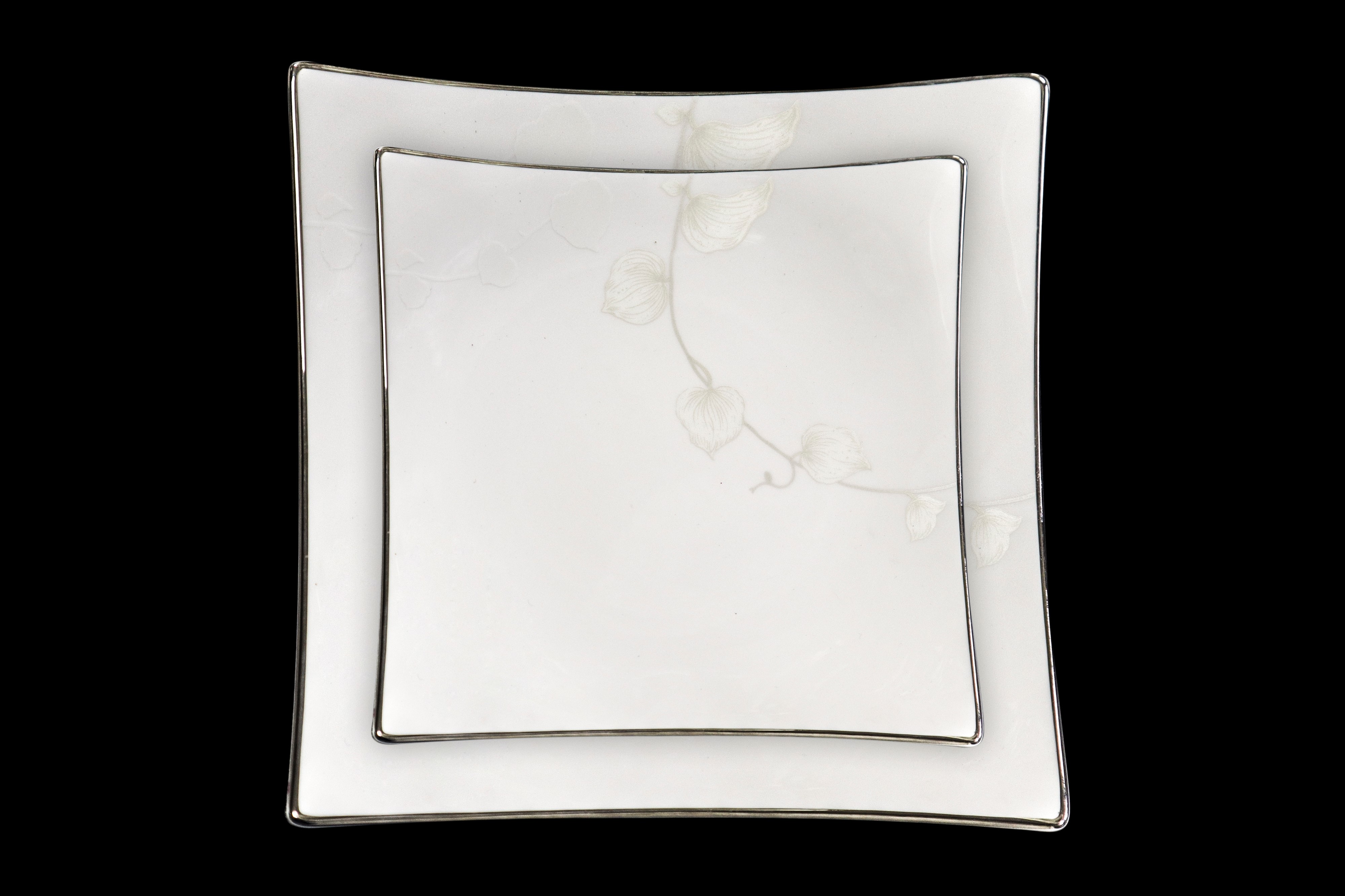 Servizio di piatti in porcellana per 11 persone, mod .Silver Melody