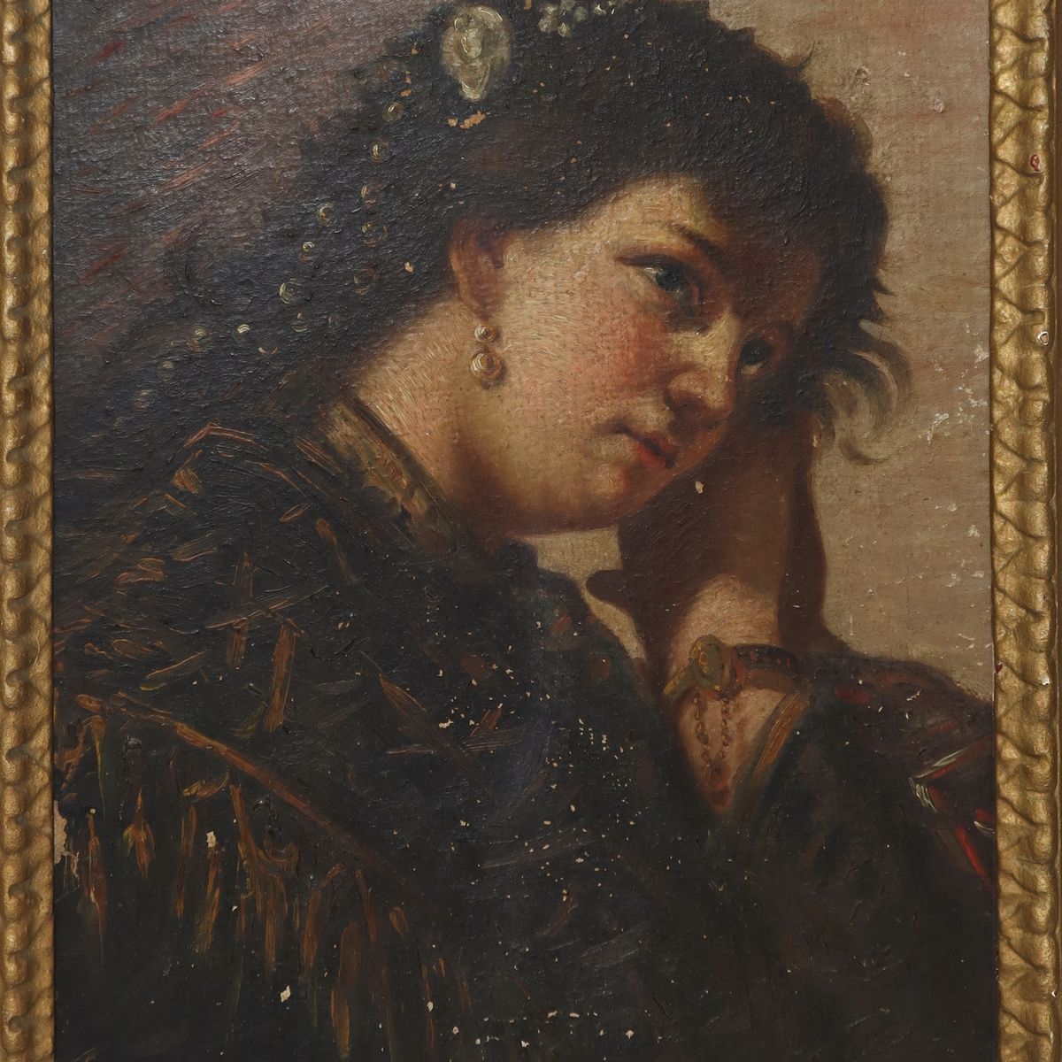 Donna con un Bracciale
