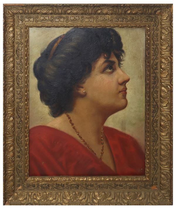 Donna con collana e orecchini