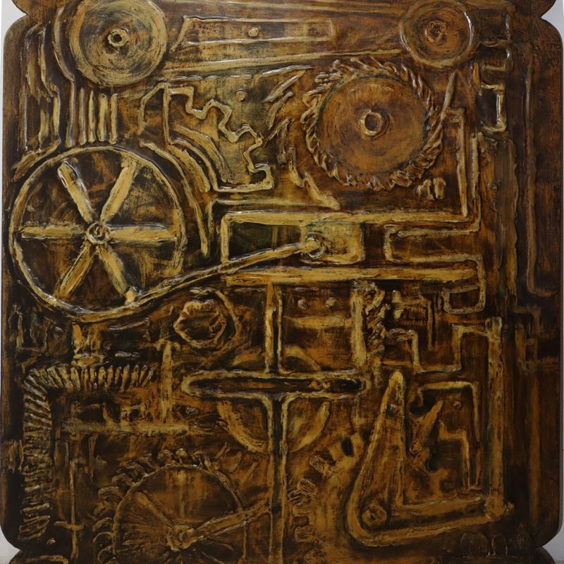 Panello decorativo raffigurante Ingranaggi e croce nei toni dell'ocra
