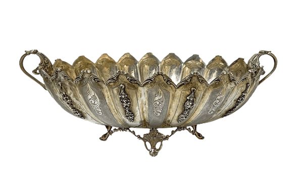 Centrotavola - Ciatta in argento 800, anni 30 Italia. Gr 856. H cm 12x37
