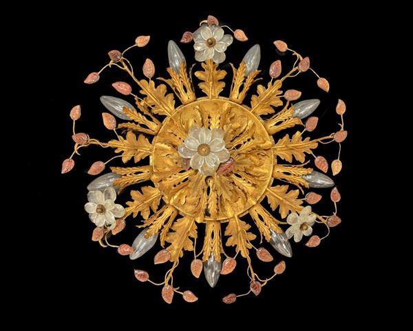 Plafoniera a soffitto, 15 luci a soffitto in metallo dorato con cristalli molati bianchi e ametista.  Diametro cm 55