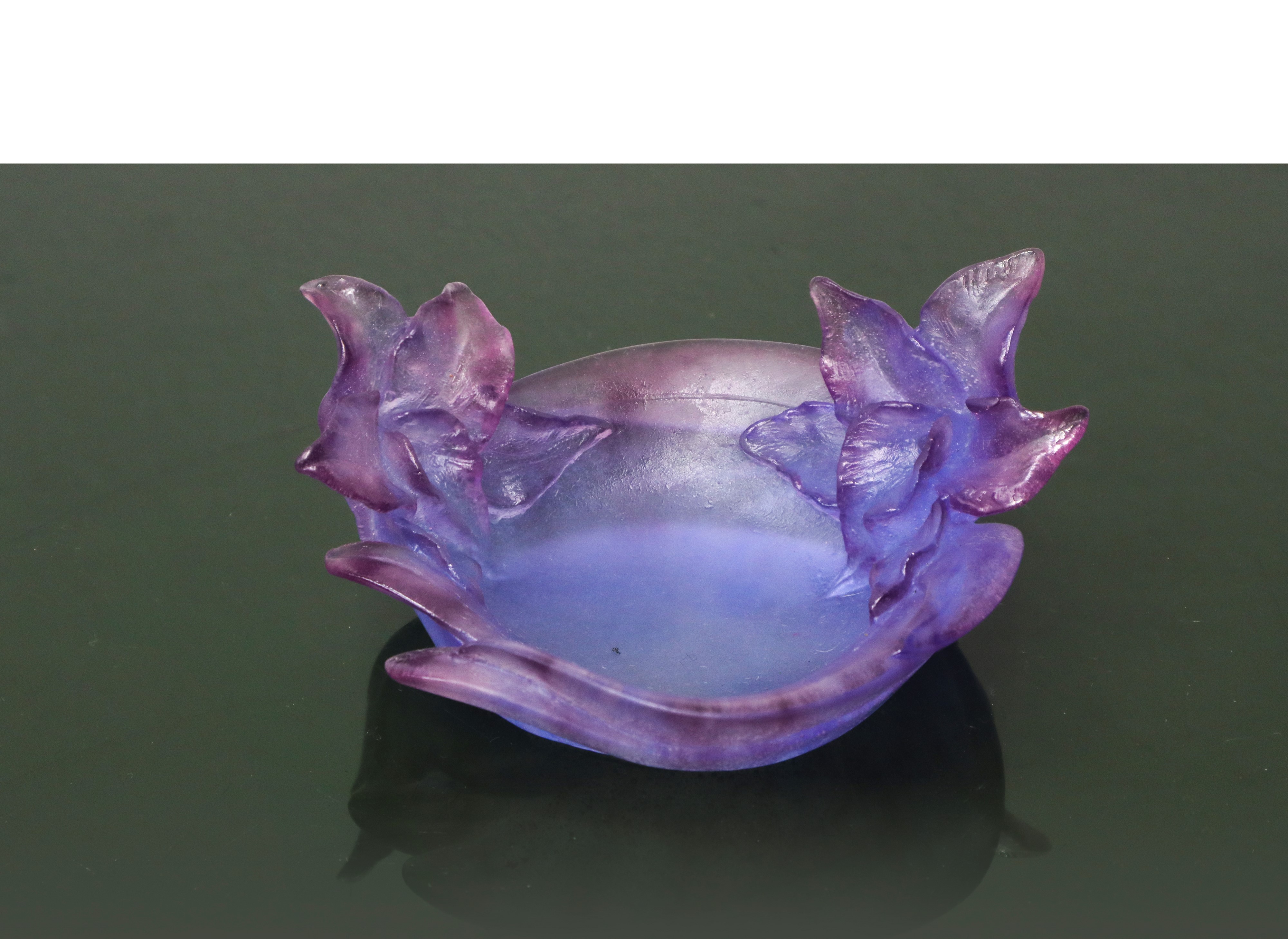 Vaso e piccolo piatto in cristallo Daum mod. Orchidea