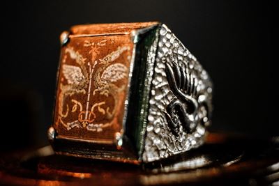 Anello Raffigurante Cigni Uniti Dall'anello Dell'amore
