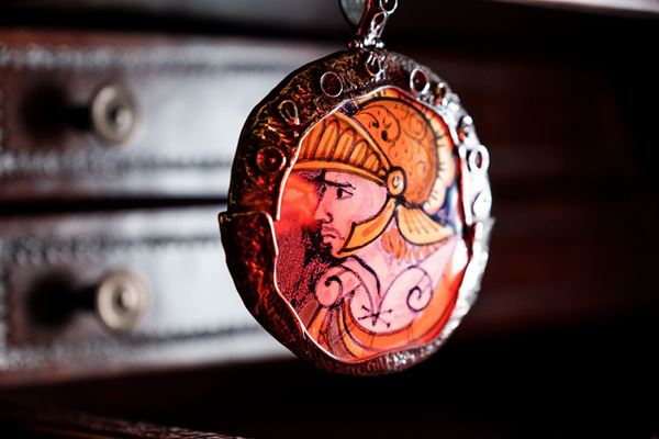 CGP-Cucinotta - Ceramic pendant depicting the head of a Sicilian puppet