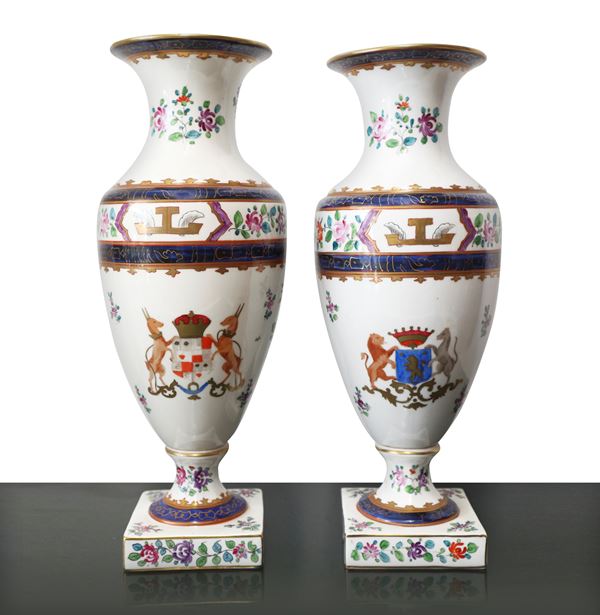 Dresden Porcelain - Coppia di vasi in porcellana