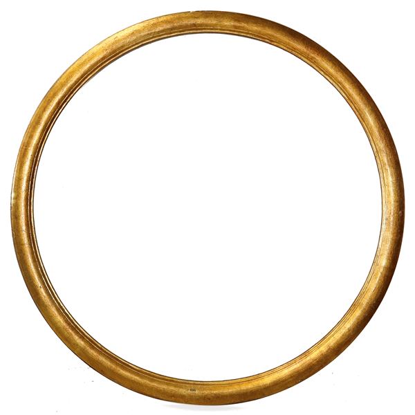 Round frame in gilded wood