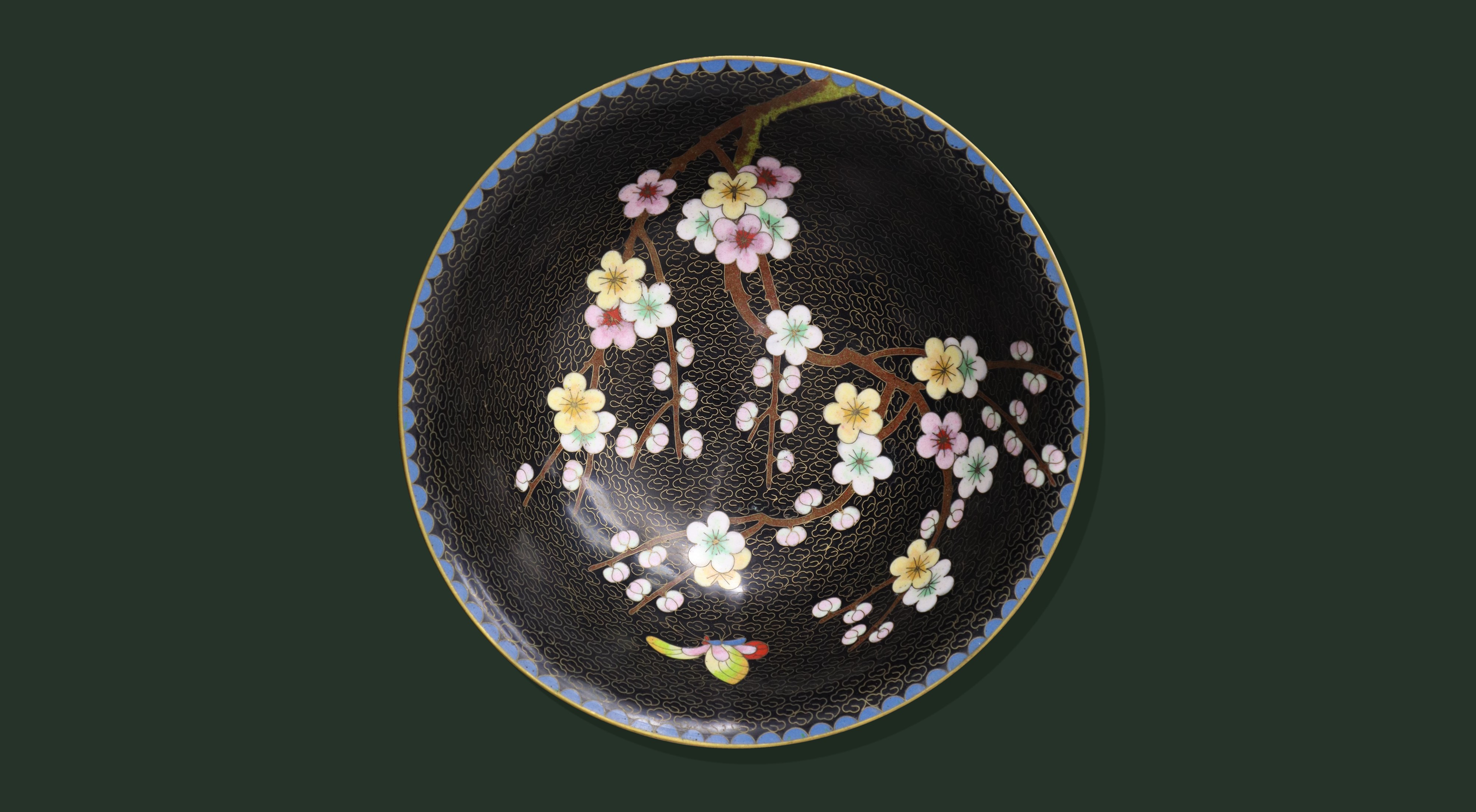 Piatto con Lavorazione Cloisonnè