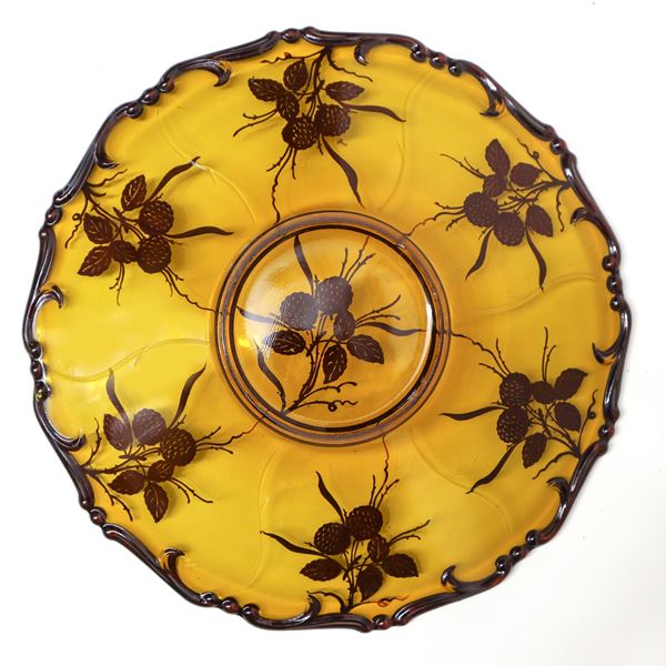 Glass plate in shades of straw and fruit decorations