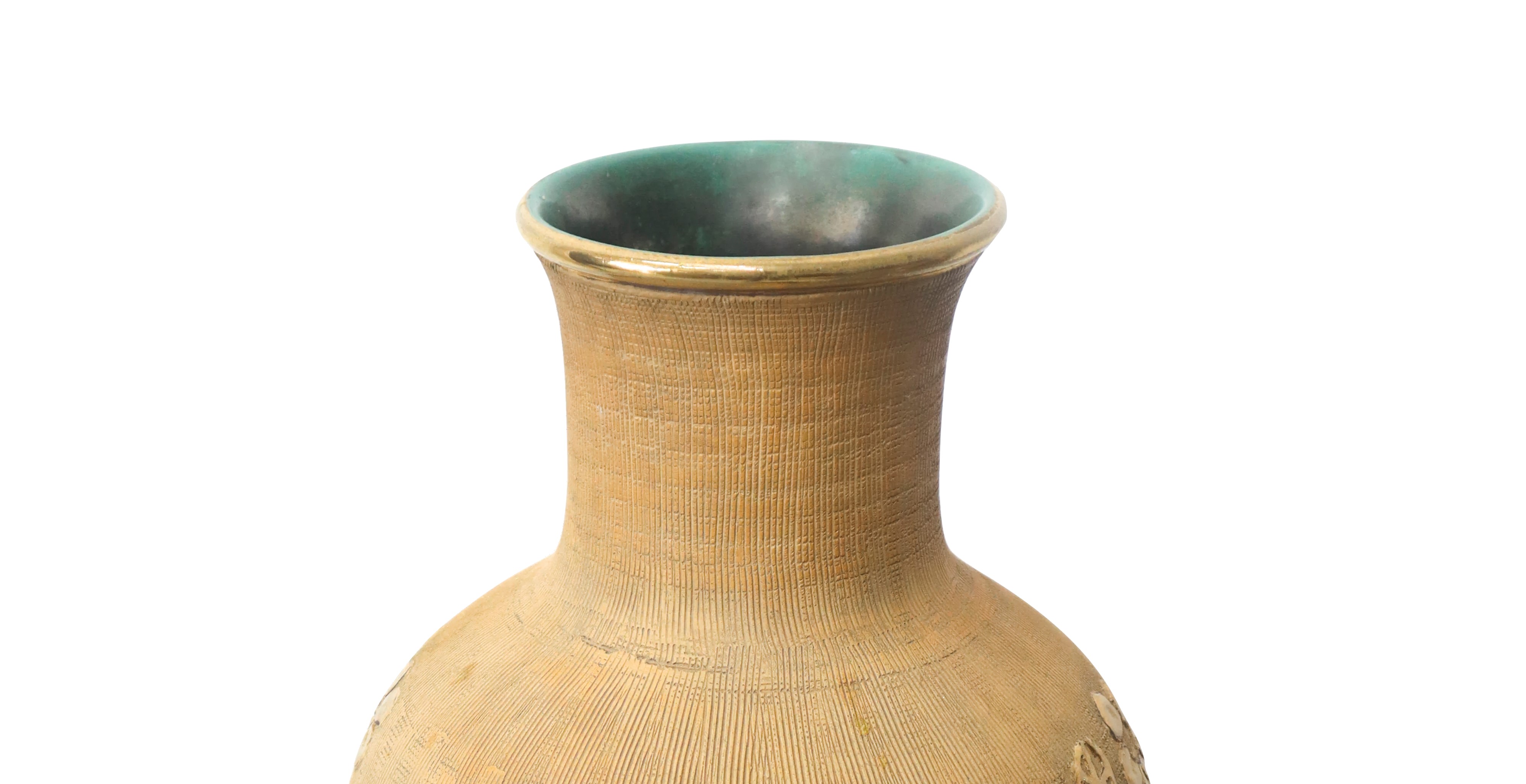 Ceramiche Zaccagnini - Vaso in Ceramica a Fondo Ocra Decorata in Rilievo a Fiori Dorati.