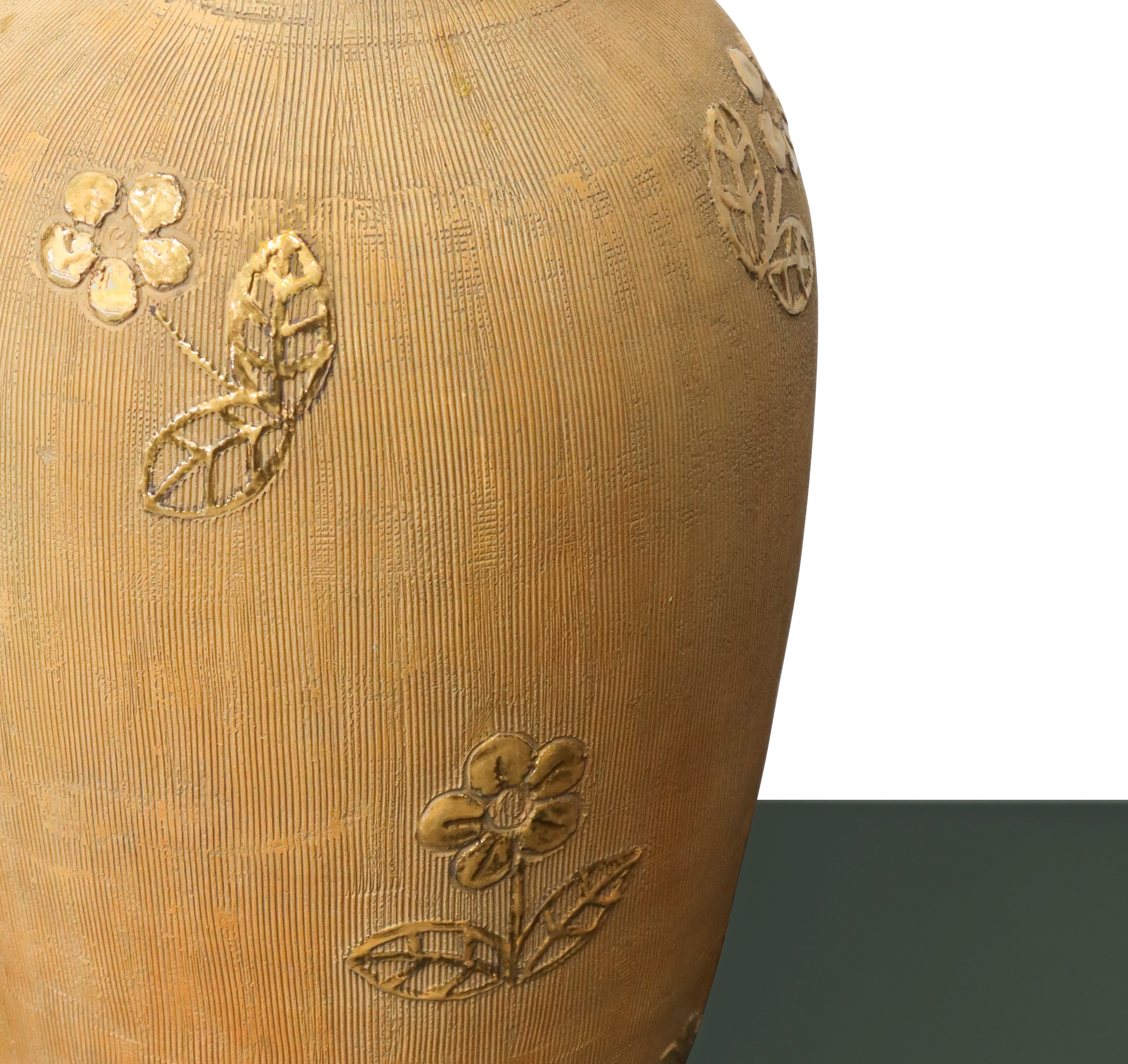 Ceramiche Zaccagnini - Vaso in Ceramica a Fondo Ocra Decorata in Rilievo a Fiori Dorati.
