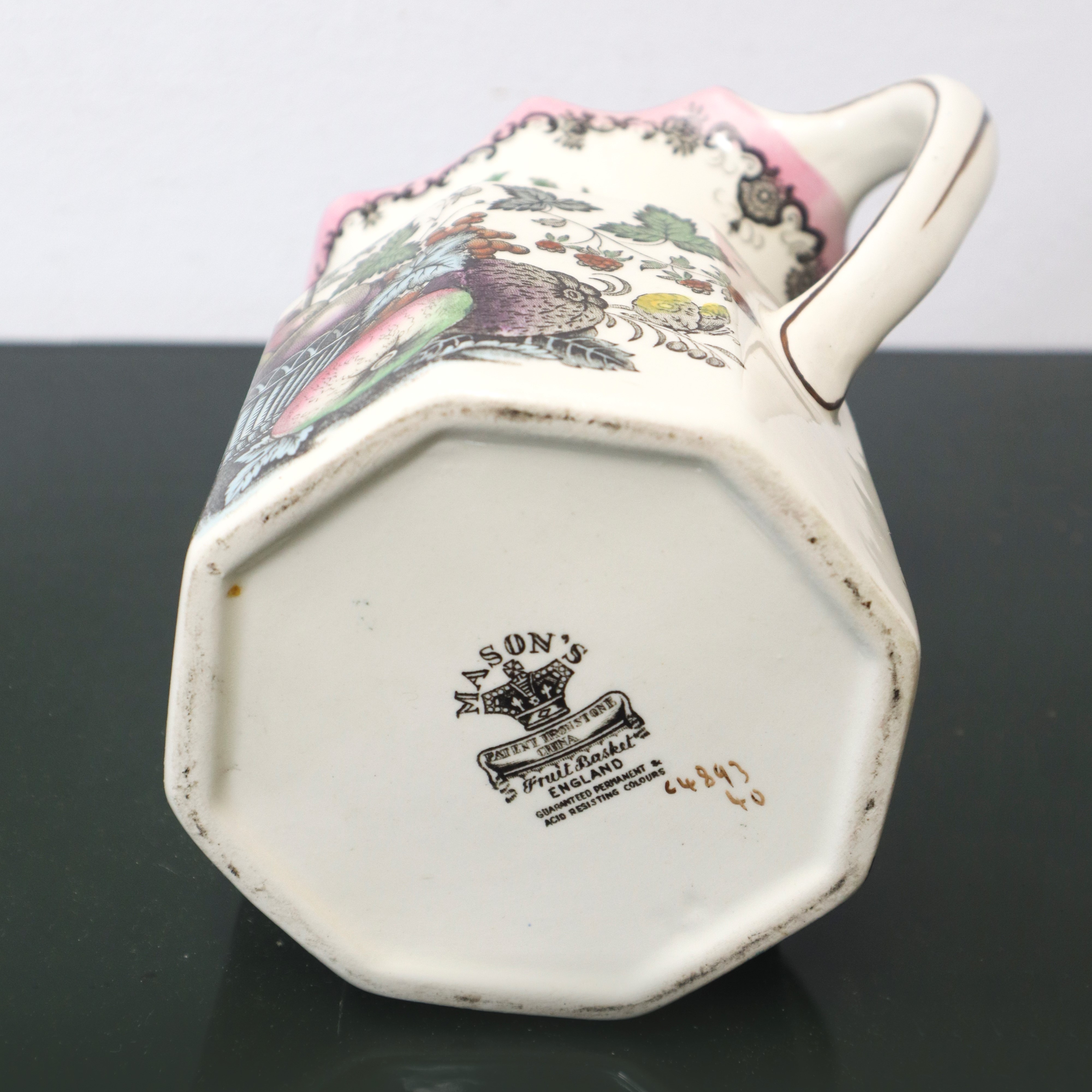Mason's Fruit Basket - Caraffa con Cesto di Frutta nei Toni del Bianco e Rosa