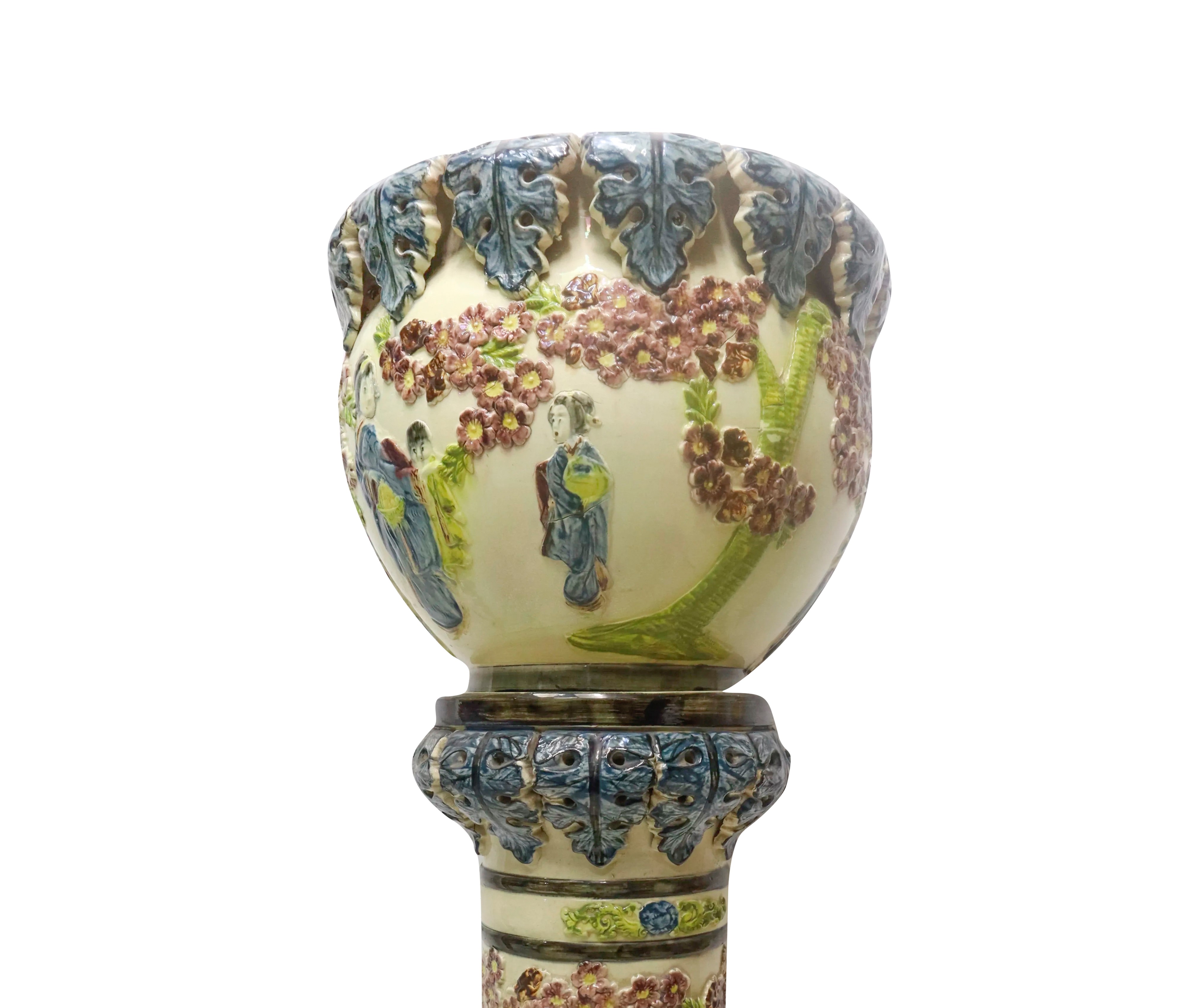 Cachepot con colonna in ceramica con motivi orientali.